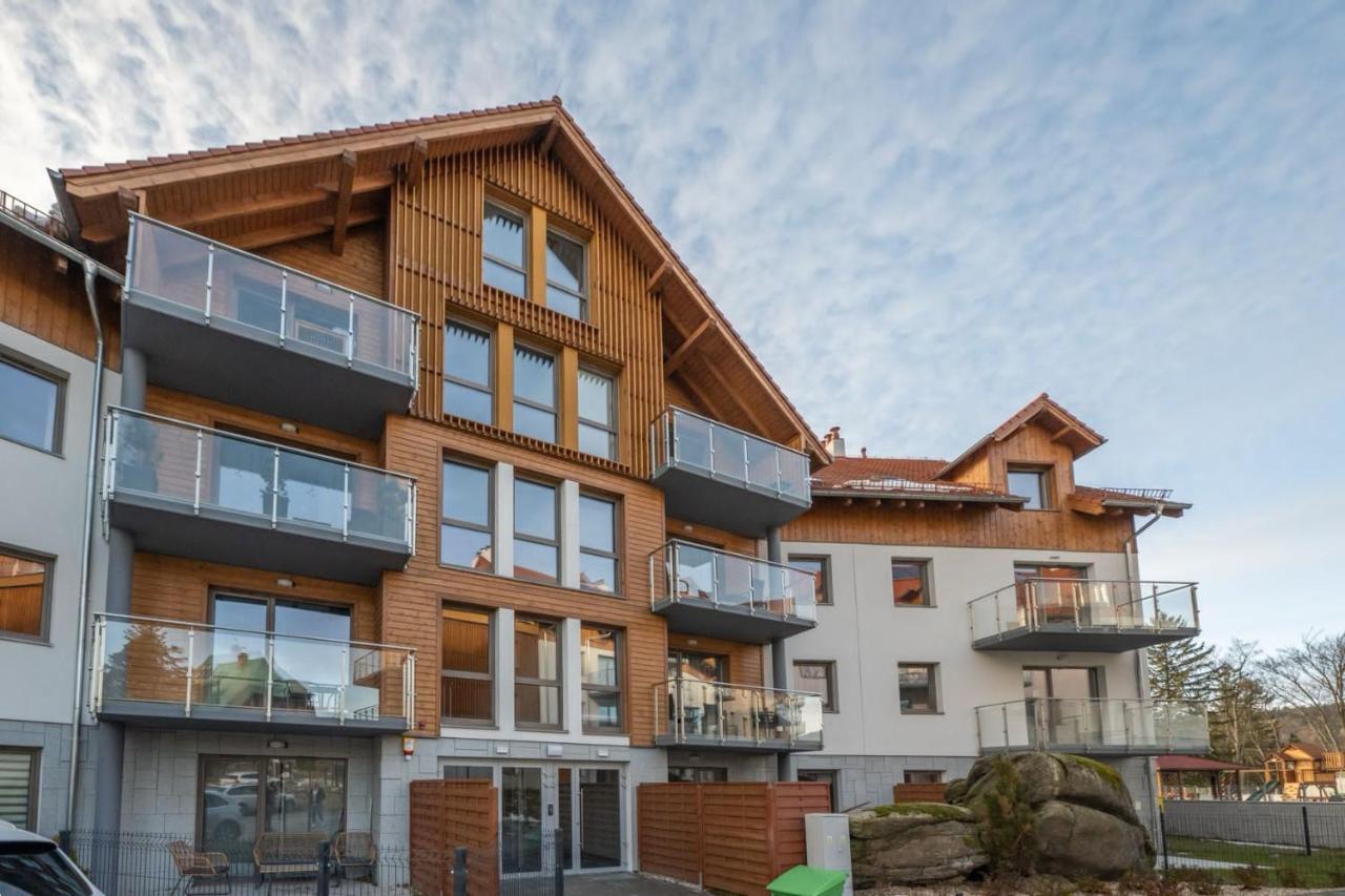 Stonehill24 - Apartament & Spa 스클라르스카포렘바 외부 사진